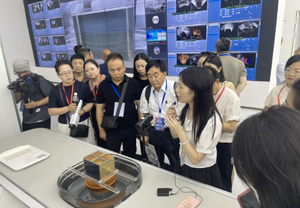 看发展亮点 探索合作机遇 全国120余名院领导组团考察重庆标杆医疗企业